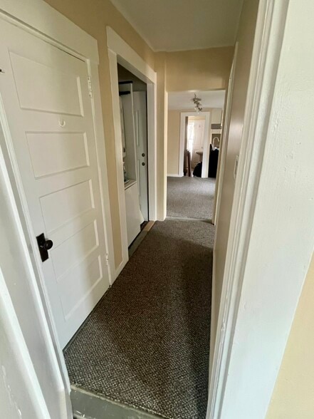 Private hall with laundry nook - 29 Pine St