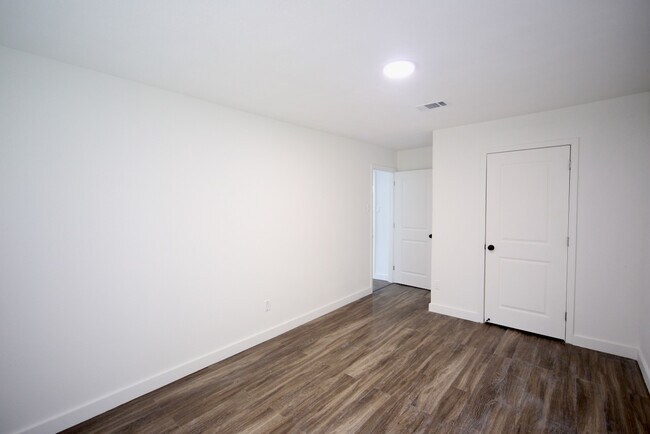 Building Photo - 5819 Flax Bourton St