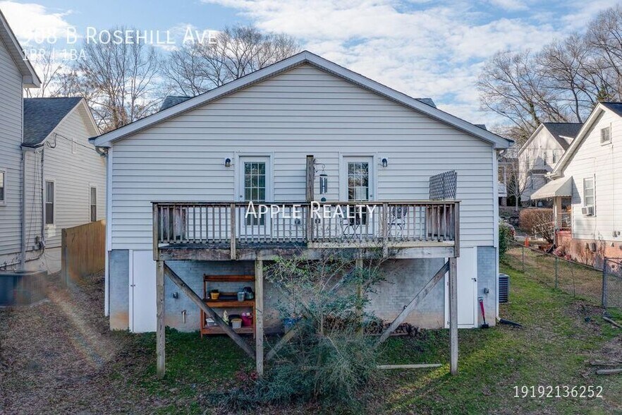 Building Photo - 908 Rosehill Ave