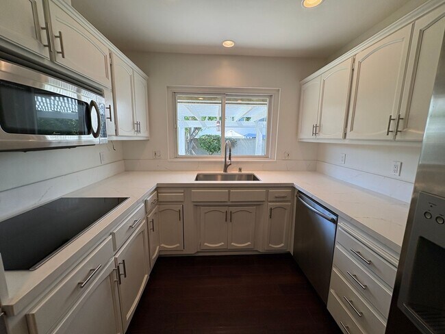 Building Photo - Spacious House - 2 stories - 4 Bedrooms + 2.5 Baths & large 2 car garage