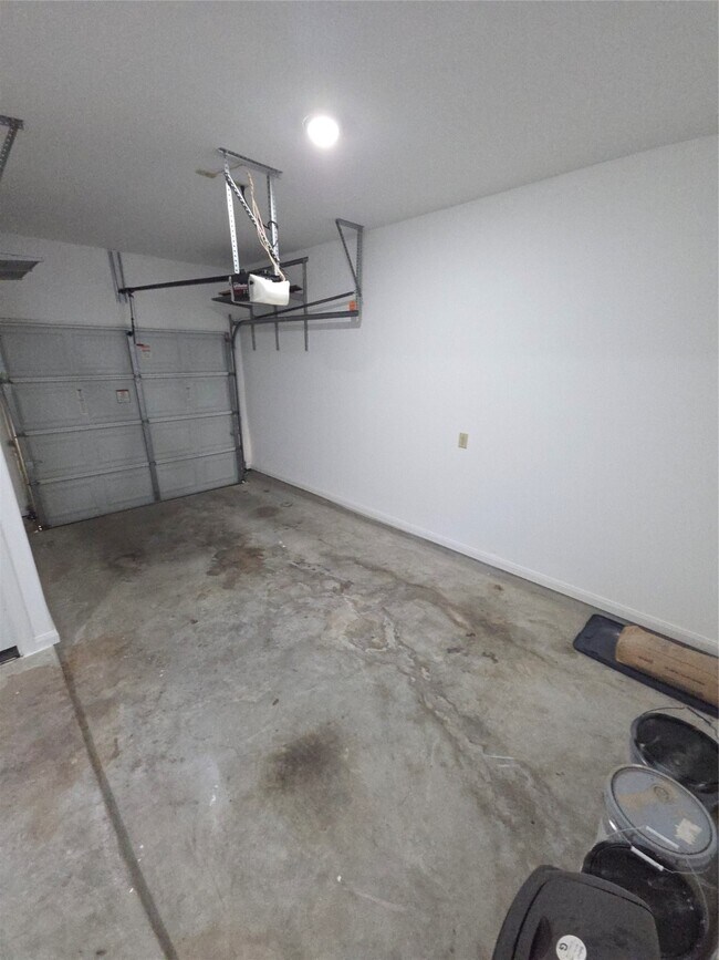 Building Photo - 3117 Fairdale Oaks E