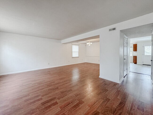 Building Photo - 3901 Quartz Ln