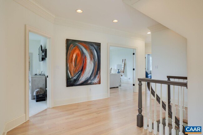 Building Photo - 585 Ragged Mountain Dr