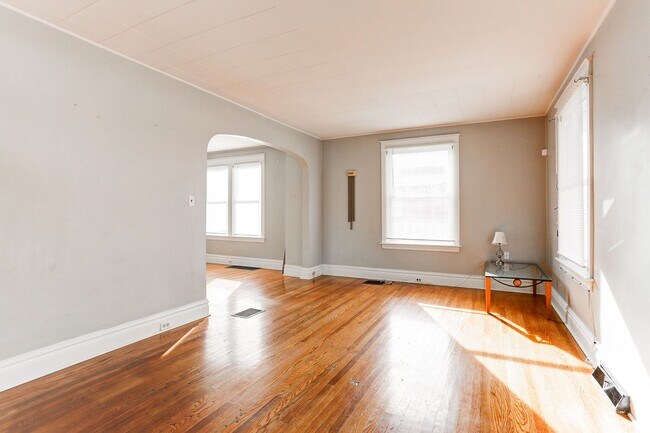 Building Photo - 168 8th St