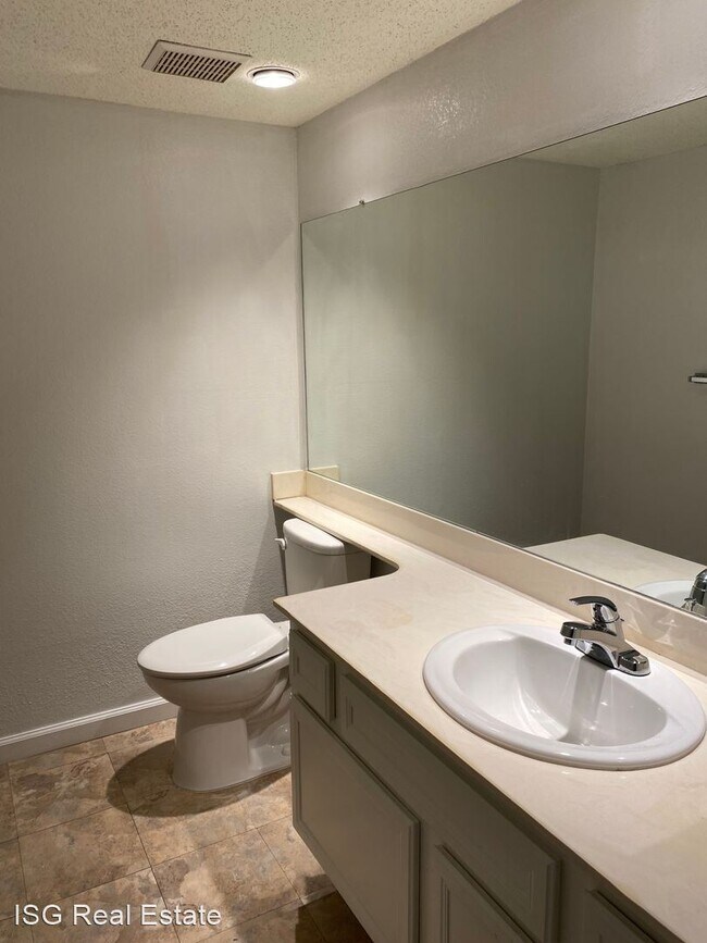 Building Photo - 3 br, 2.5 bath House - 1537 Apache Dr. Unit D