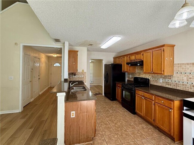 Building Photo - 2835 Binghampton Ln