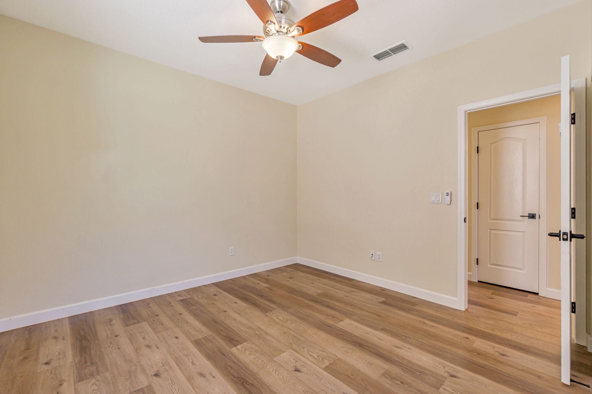 Building Photo - 2678 Deerwood Dr