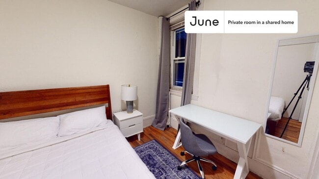 Primary Photo - Private bedroom in 6 bed/2 bath Home