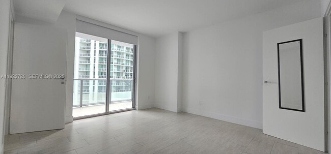 Building Photo - 1300 Brickell Bay Dr
