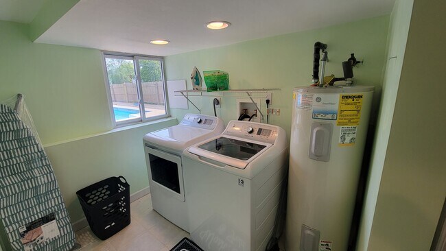 Building Photo - Private Pool, Firepit, BBQ - A FUN place to RELAX. Fully furnished and fully stocked.