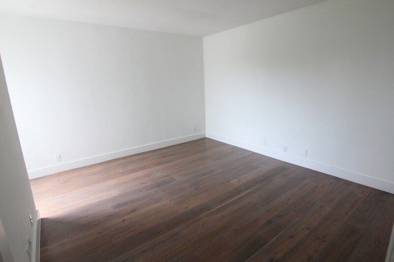 Building Photo - 884 Palm Ave