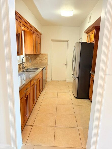 Building Photo - 2300 SW 24th St