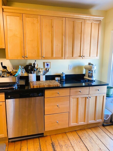 Building Photo - 74 Woodbine St