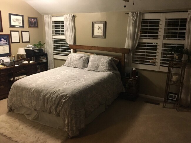 Master bedroom - 3757 Jason Ave