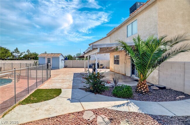 Building Photo - 7520 Bowles Dr