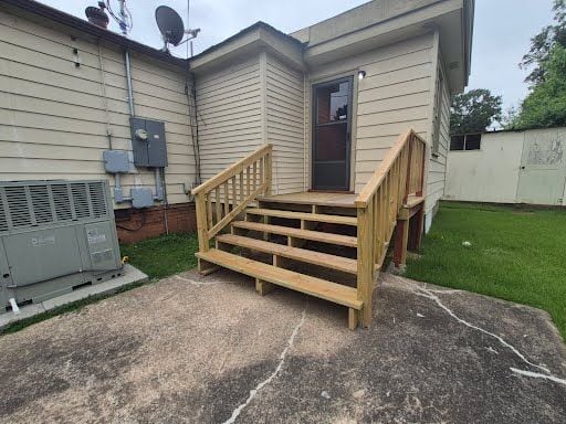 Building Photo - 1712 Pinewood Dr