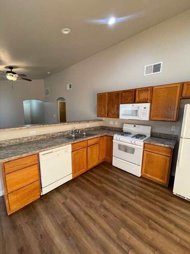 Building Photo - Gorgeous 3 Bedroom / 2 Bathroom Home in Las Colinas