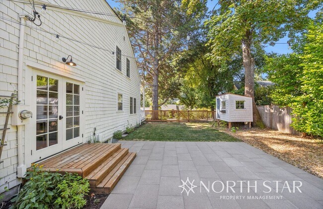 Building Photo - Charming Broadmoor Historic Farmhouse on a...