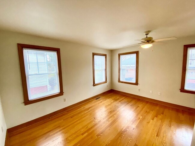 Building Photo - HUNTINGTON 5115B