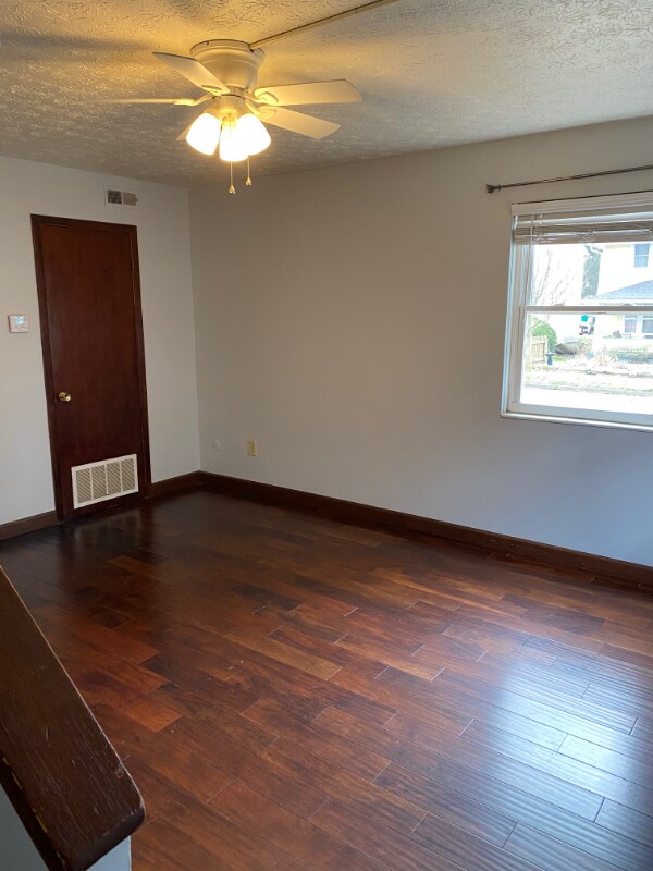 Building Photo - 136 W Pacemont Rd