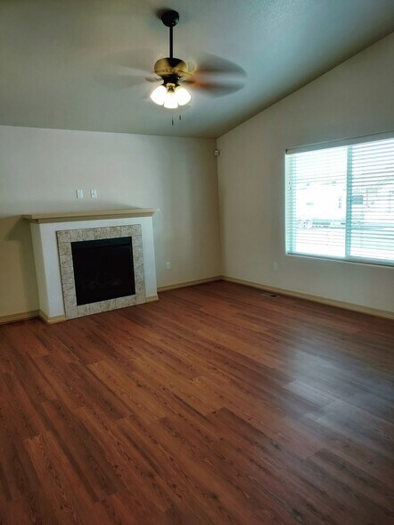 Building Photo - 2310 Cliffmoor Ln
