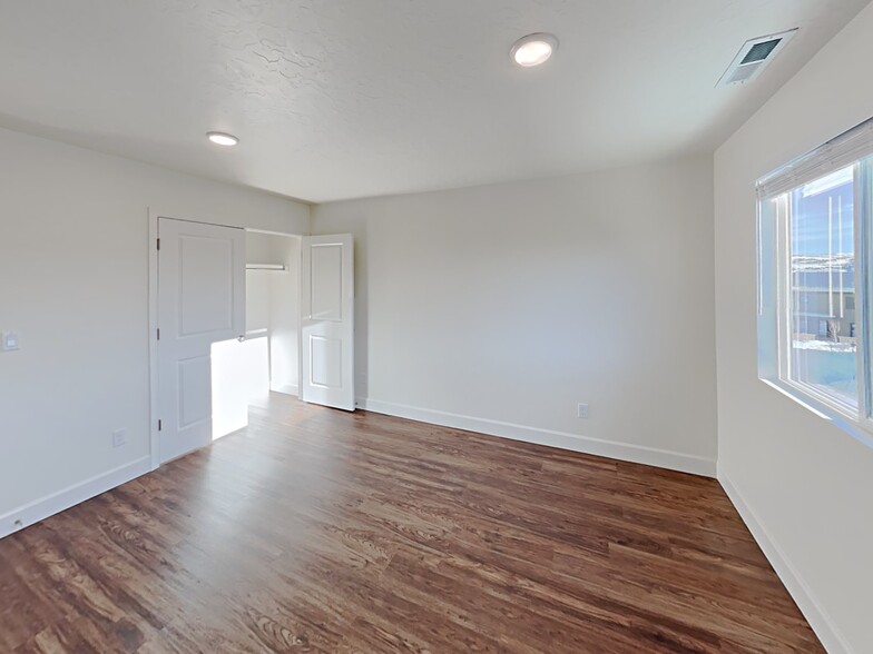 Building Photo - 6584 Old Forest Dr