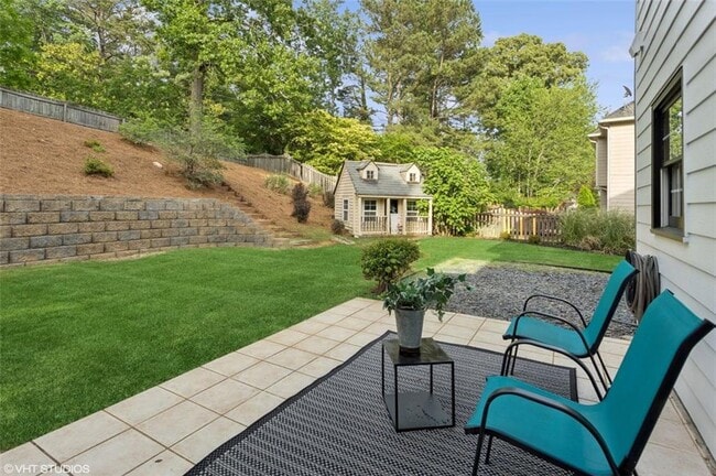 Building Photo - 230 Bluff Oak Dr