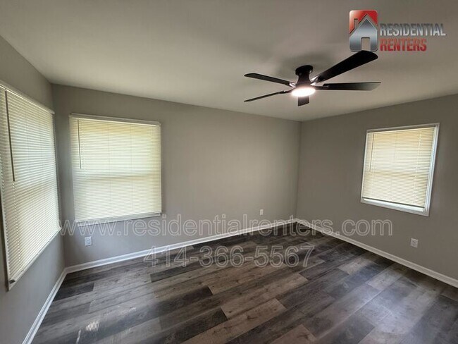 Building Photo - 4845 N 44th St