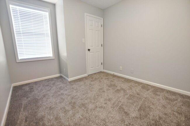 Building Photo - Pet Friendly Four Bedroom!