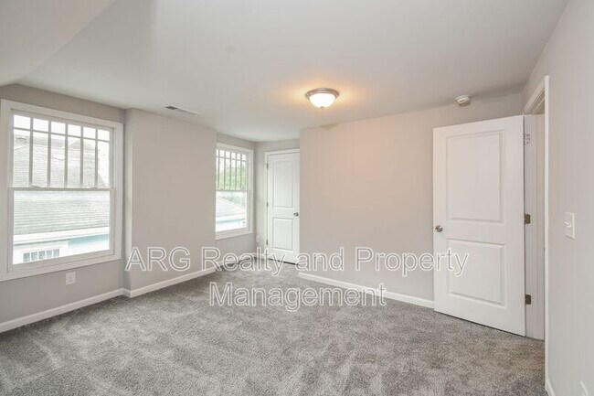 Building Photo - 393 Atwood St SW