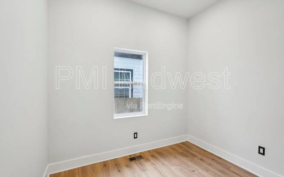 Building Photo - 941 King Ave