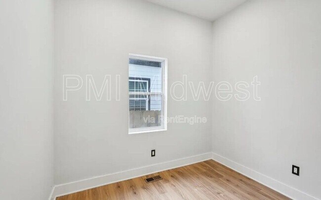 Building Photo - 941 King Ave