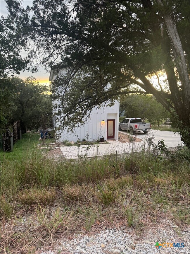 Building Photo - 1200 Willow Dr