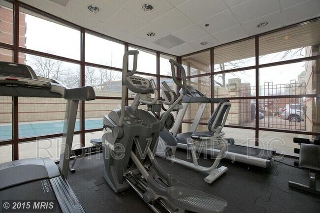 Building Photo - 2400 Clarendon Blvd