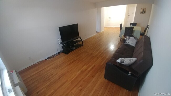 Building Photo - 66-15 Thornton Pl