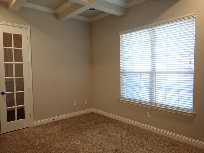 Building Photo - 409 Silver Trail