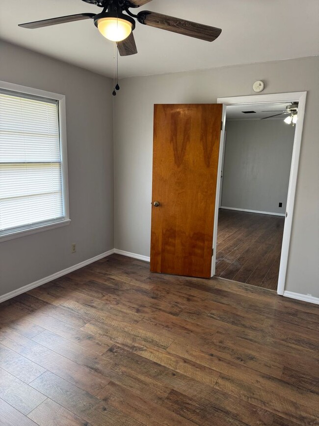 Building Photo - 213 NE Fenway Ave