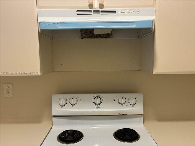 Building Photo - 1536 SE 25th St