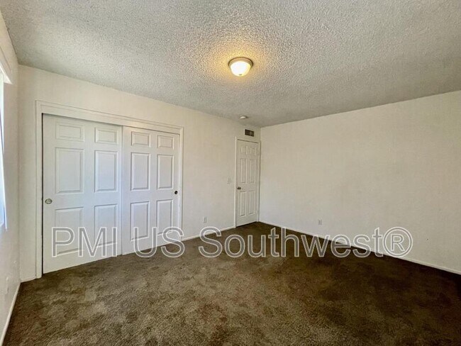 Building Photo - 1435 Bryan Dr
