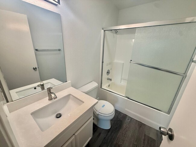 Building Photo - Beautiful 2 bed/2 bath in Vista!