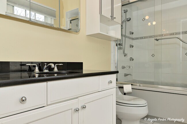 Building Photo - 756 Stonegate Rd