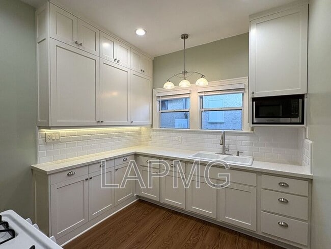 Building Photo - 2751 Pomeroy Ave