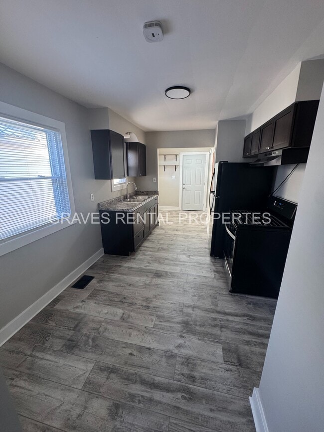 Building Photo - 1102 Oleanda Ave