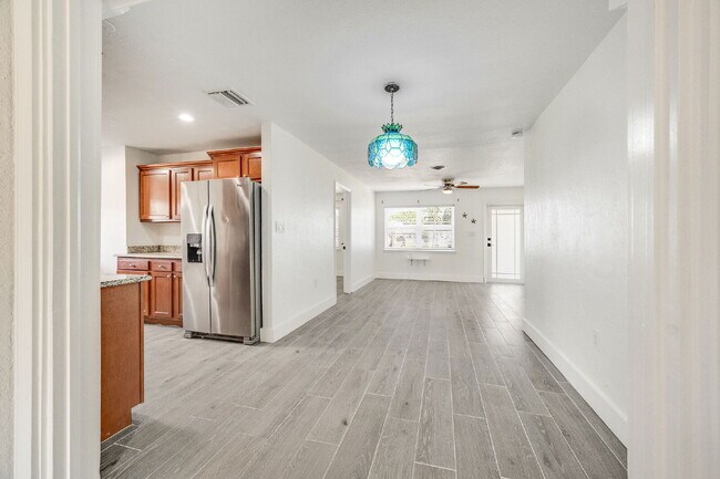 Building Photo - Remodeled 3/2 in Central Merritt Island!
