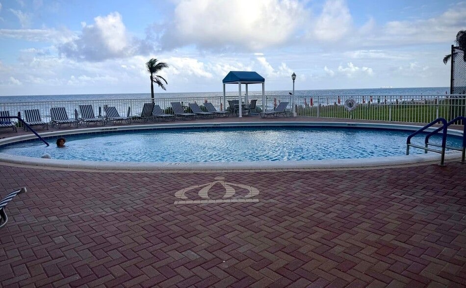 Building Photo - 3850 Galt Ocean Dr
