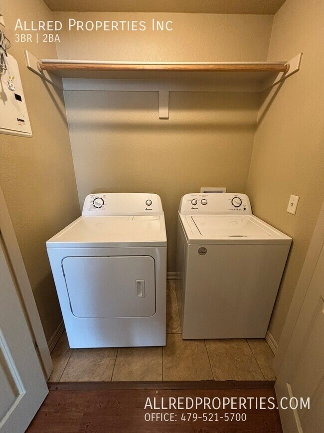 Building Photo - 24 S Ray Ave