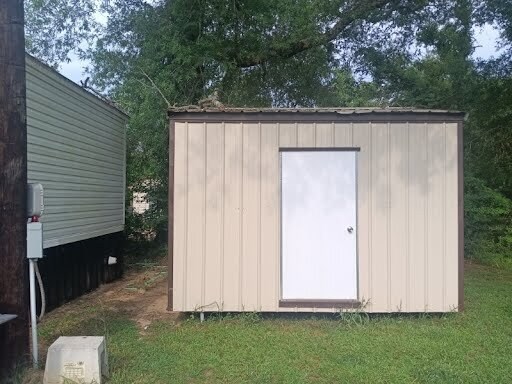 Building Photo - 694 Line Rd