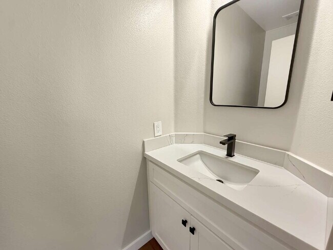 Building Photo - Beautifully Updated End-Unit Townhome in Valencia's Montana Community — No Rear Neighbors!