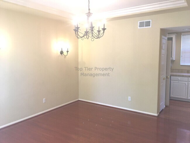 Building Photo - ***Beautiful 4 bed / 3 bath / 2,913 sqft H...