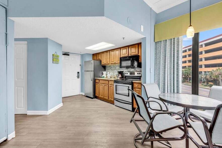 Building Photo - 2710 N Ocean Blvd